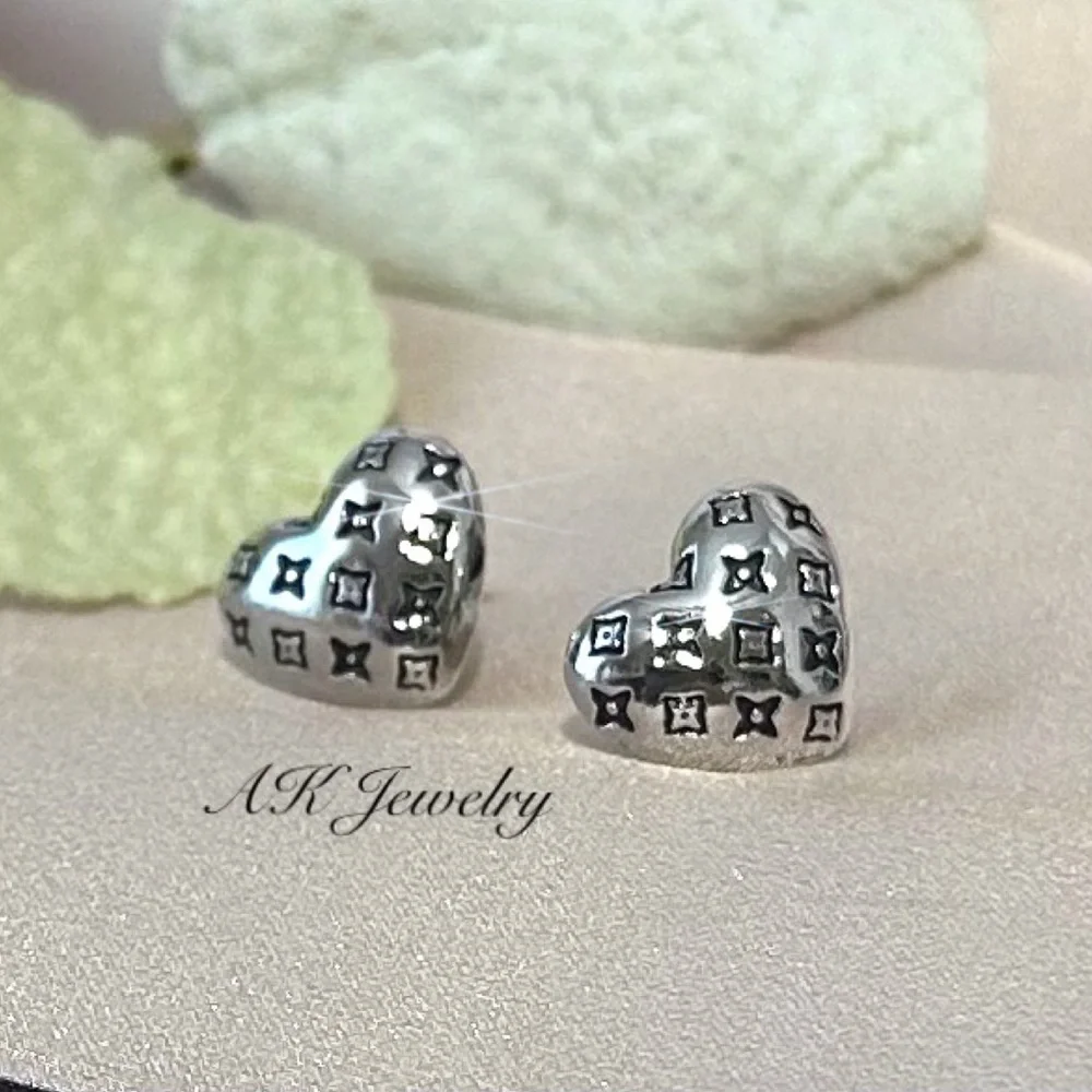 💎EARRINGS, Pierced Heart, Silver and Black (l34) - Picture 2 of 6